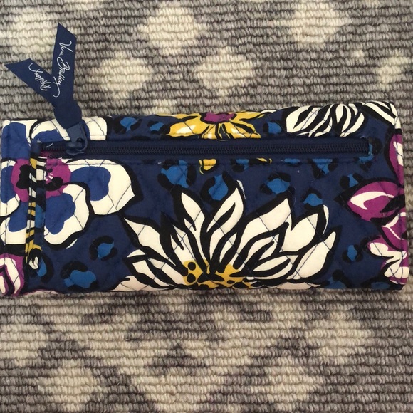 Vera Bradley clutch wallet - Picture 3 of 3